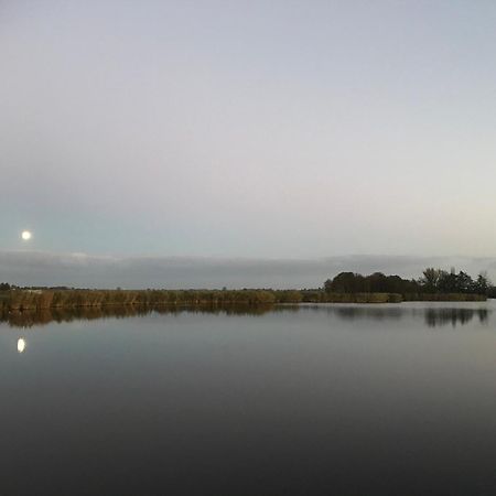 Over Lake Monnickendam Esterno foto