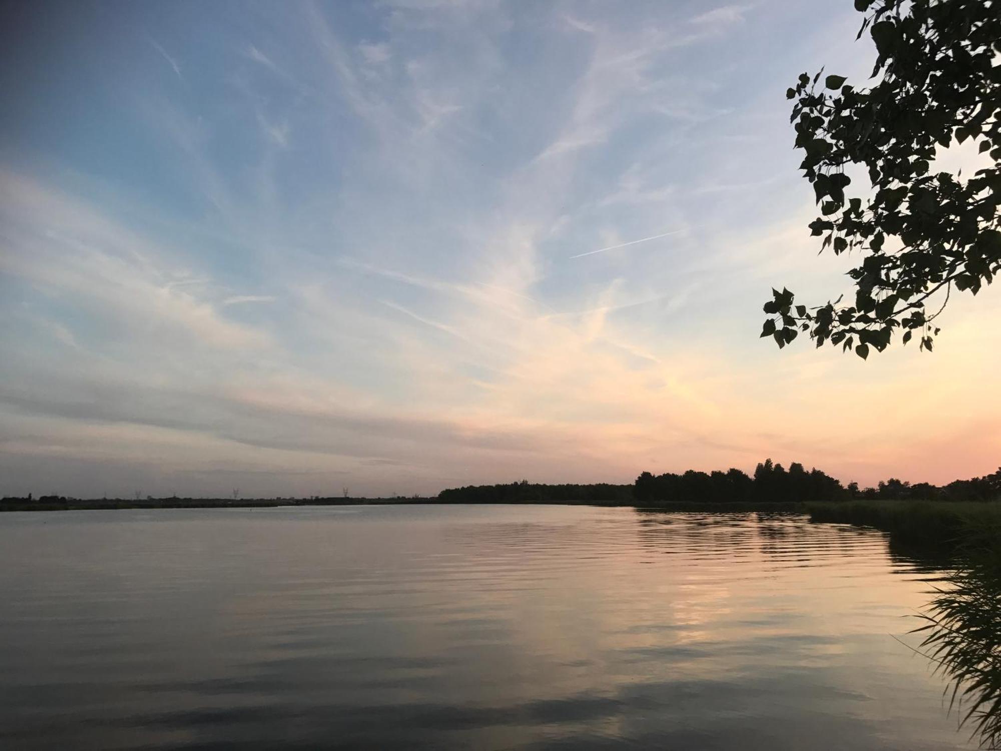 Over Lake Monnickendam Esterno foto